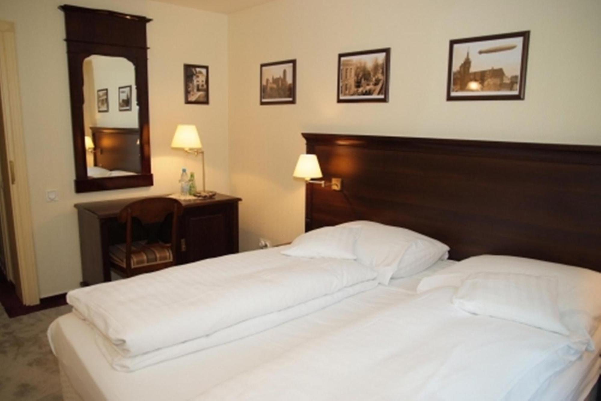 Bialy Dwor Bed & Breakfast Kwidzyn Exterior photo
