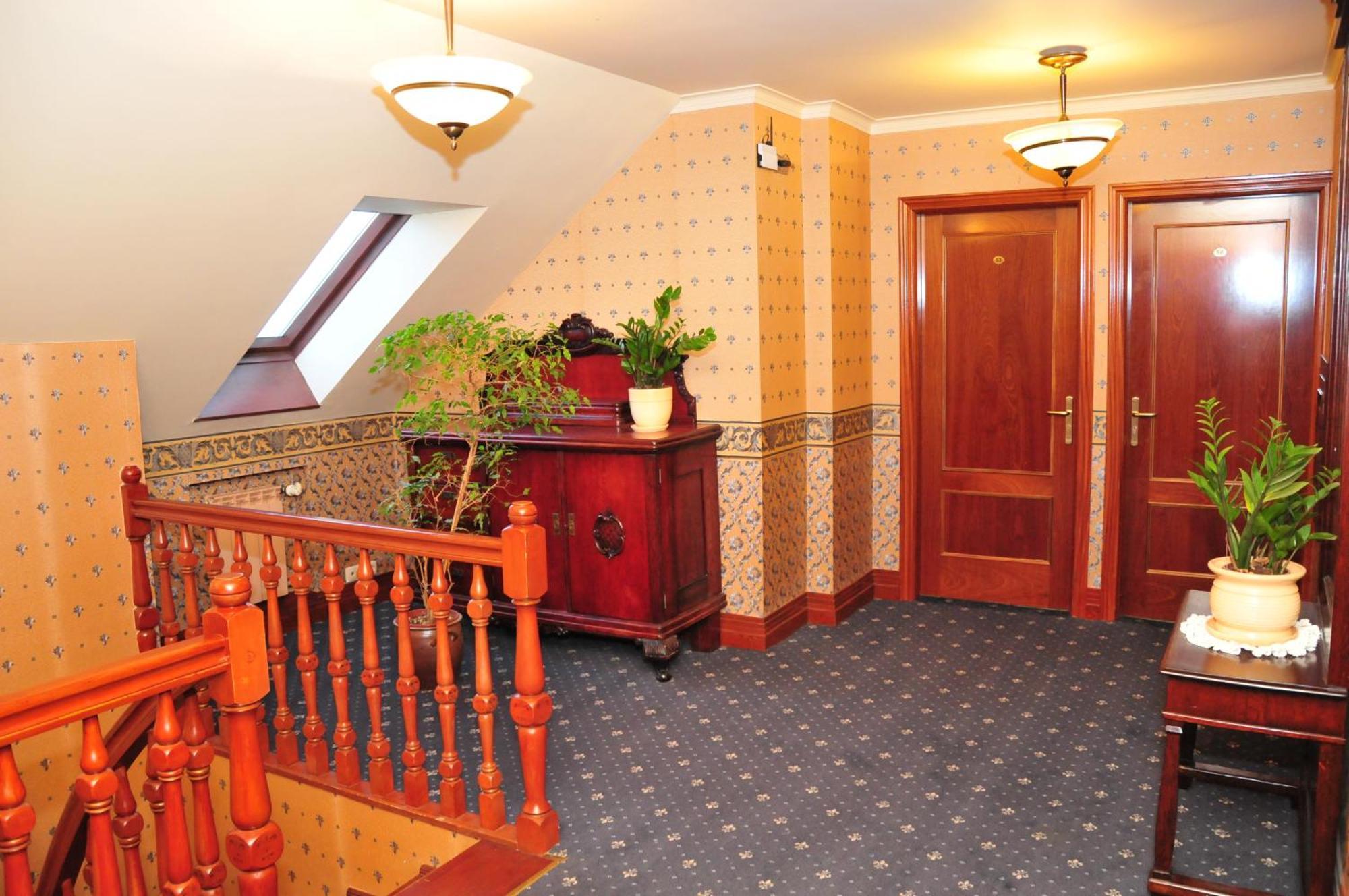 Bialy Dwor Bed & Breakfast Kwidzyn Exterior photo